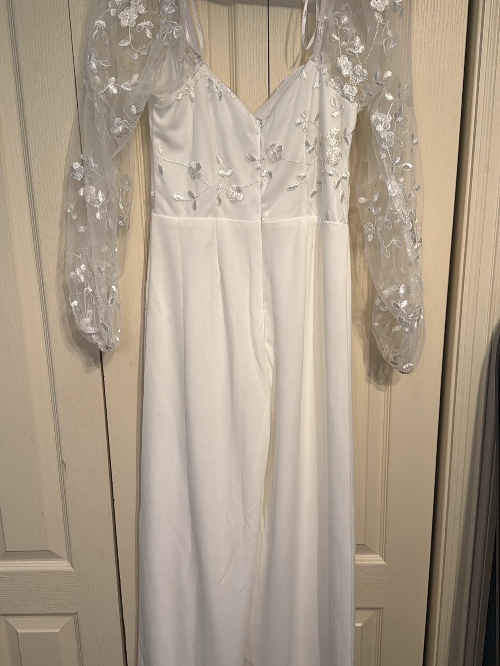 Lulus white jumpsuit like new! Size Large. No stains or callouts! - Picture 2 of 2